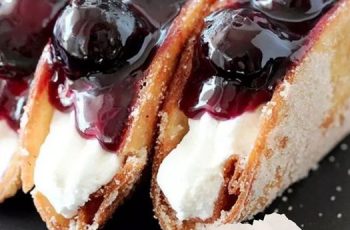 Blueberry Cheesecake Tacos